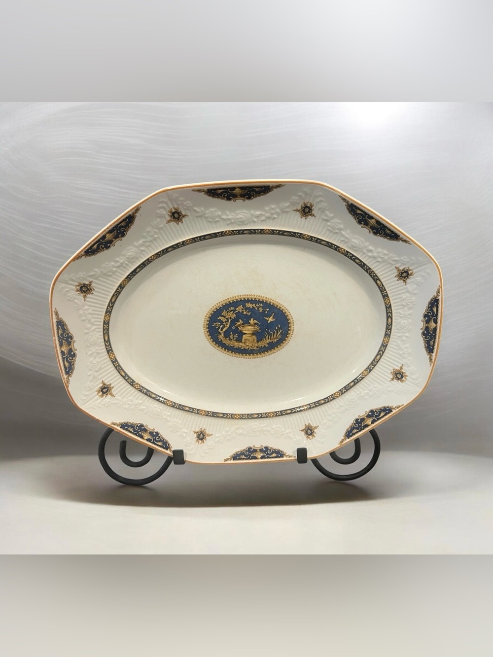 Antique 1912 J&G Meakin Gainsboro
Serving Dish Pattern.